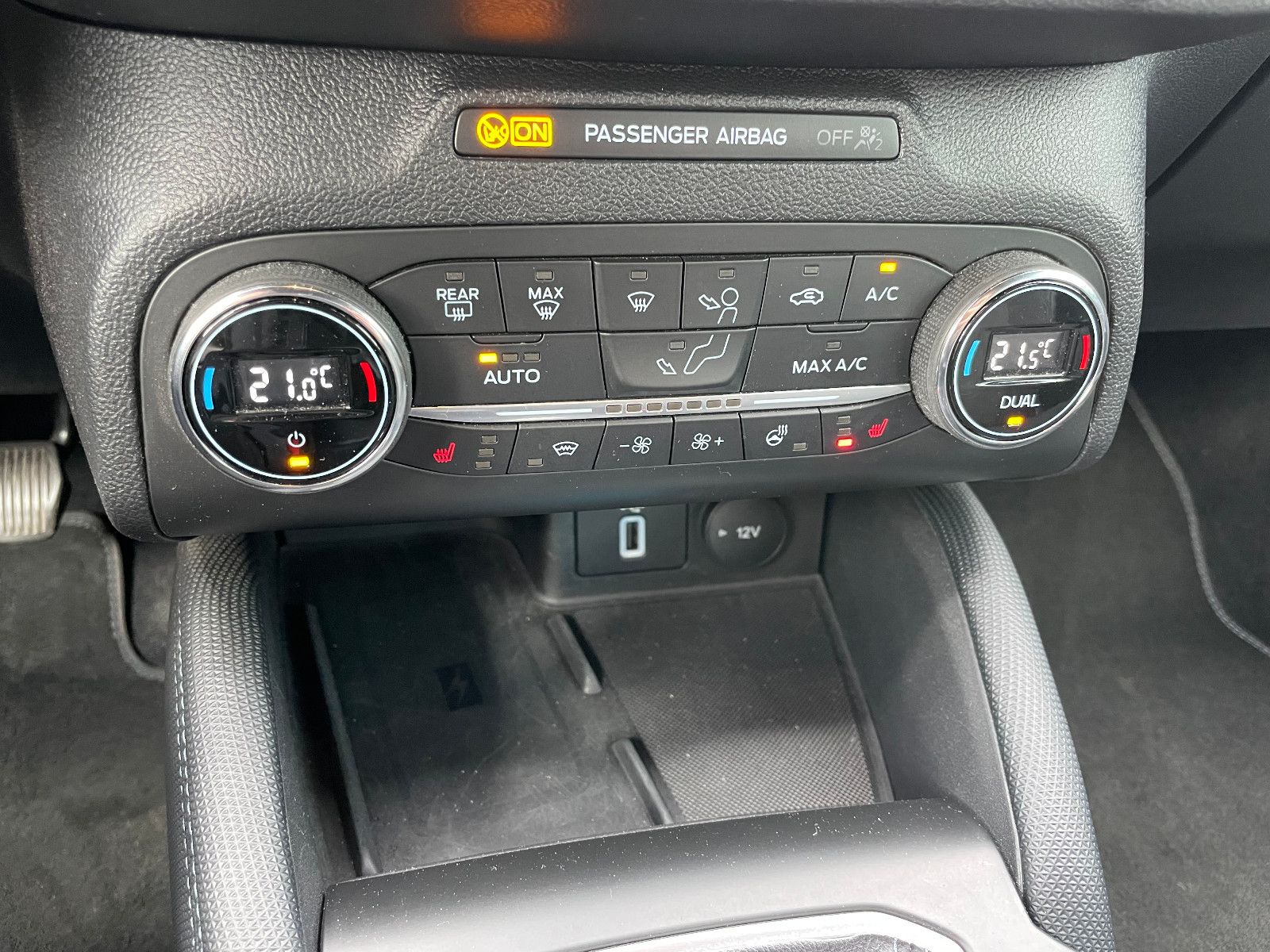 Fahrzeugabbildung Ford Focus Active LED, Spurhalteass., Navi
