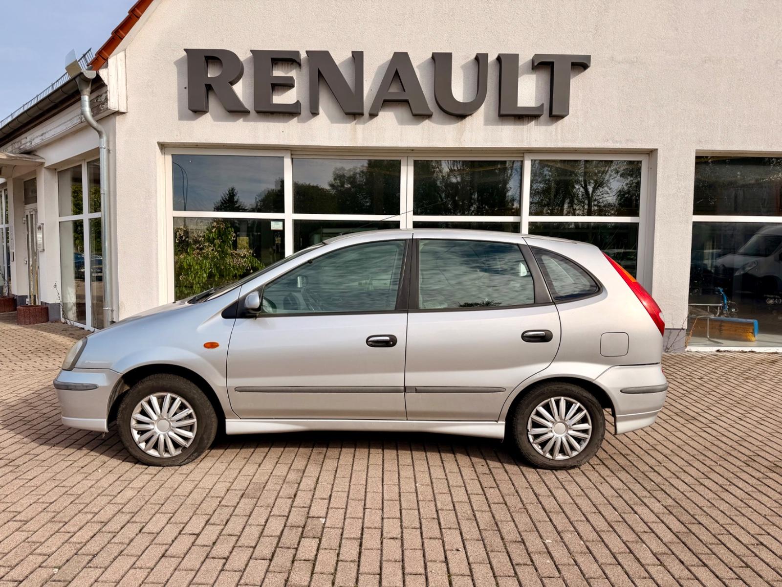 Nissan Almera Tino