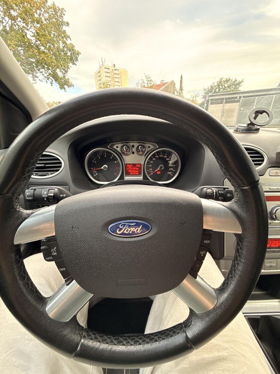 Ford Focus 2009 — photo 10