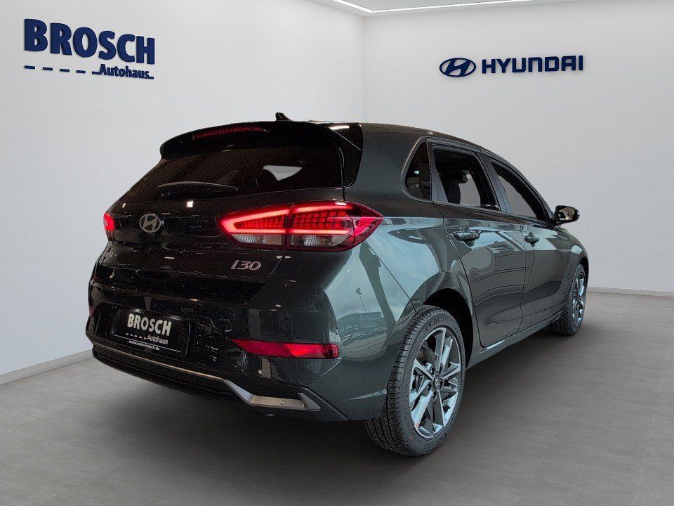 Fahrzeugabbildung Hyundai i30 1.5T-GDI AT ADVANTAGE PLUS-P PANO+NAVI+SHZ++
