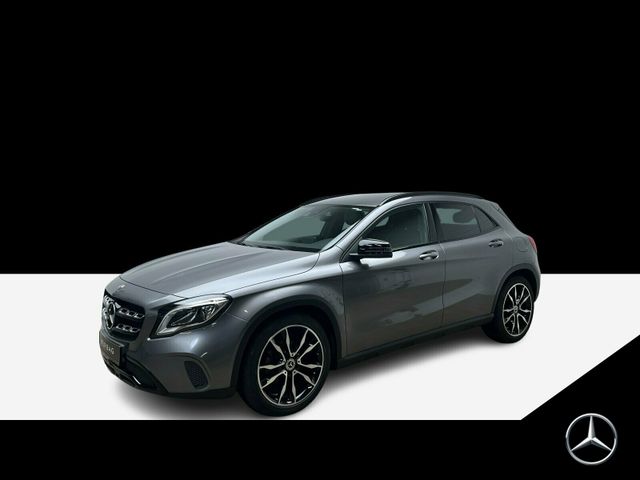 Mercedes-Benz GLA 180 Night+19"+LED+Kamera+EasyPack