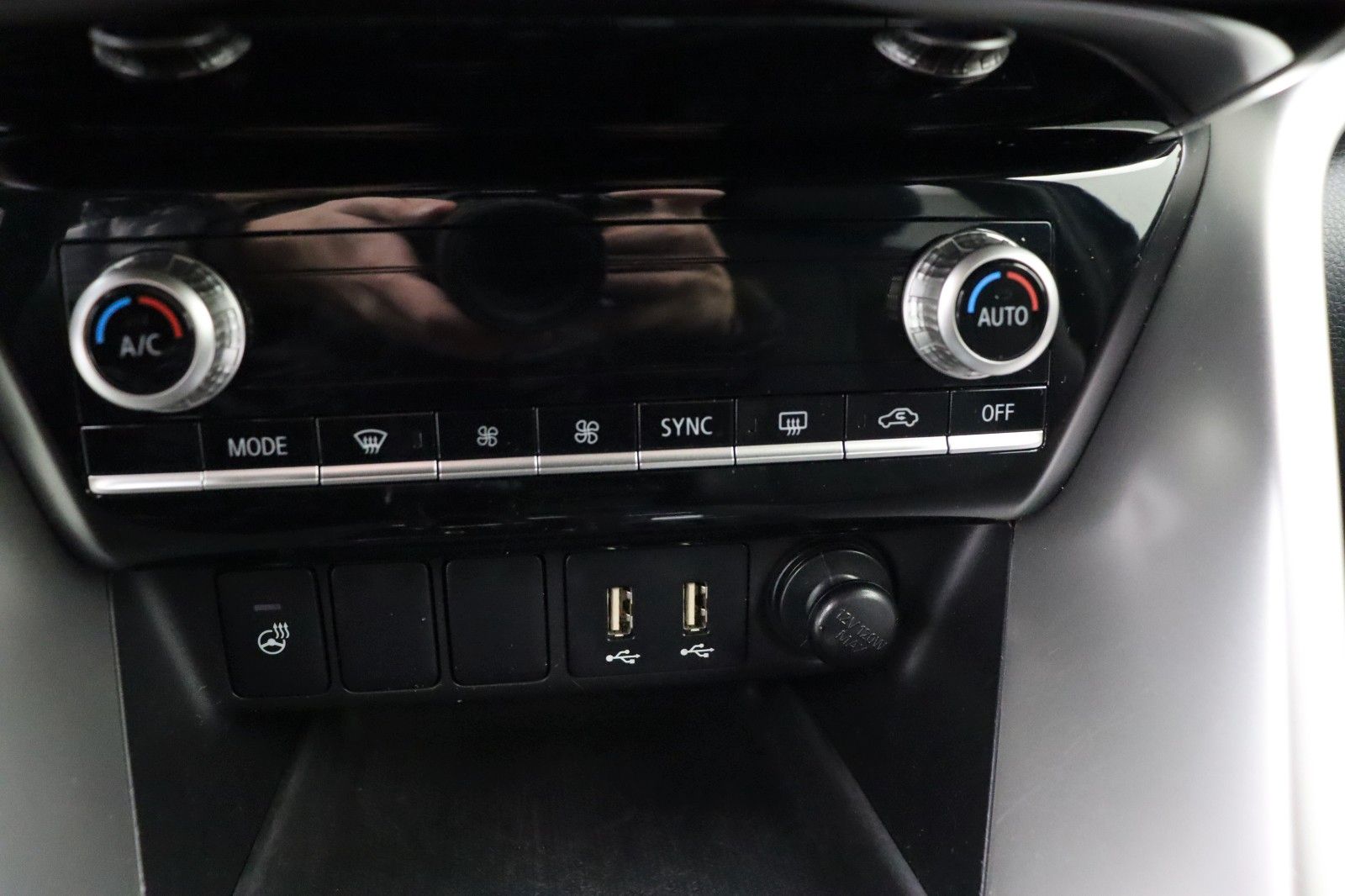 Fahrzeugabbildung Mitsubishi Eclipse Cross 2.4 Plus Select Black Hybrid 4WD