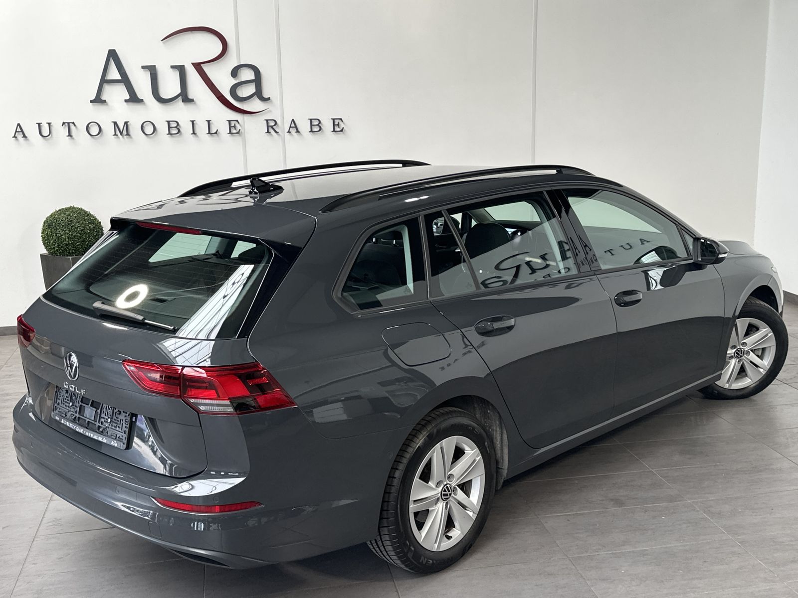 Fahrzeugabbildung Volkswagen Golf Variant 2.0 TDI DSG Life NAV+LED+ACC+KAMERA