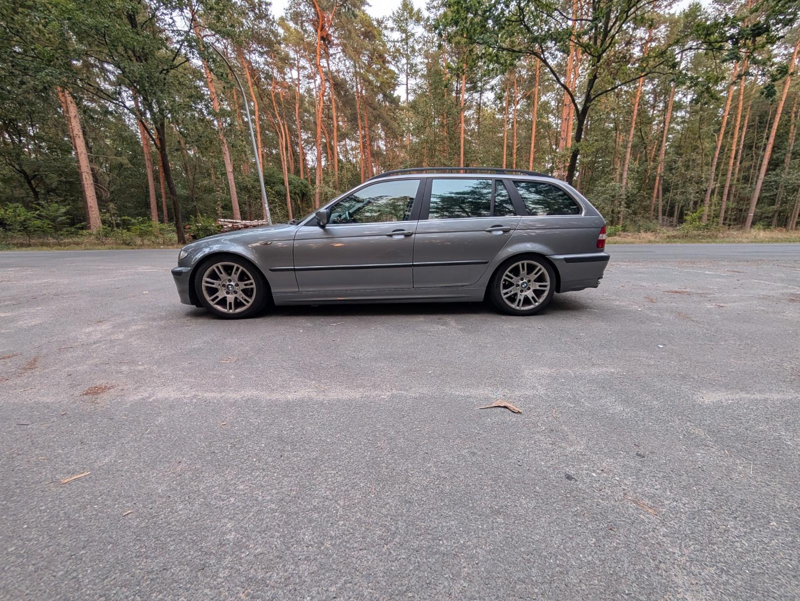 BMW 325 2004 — вигляд ззаду