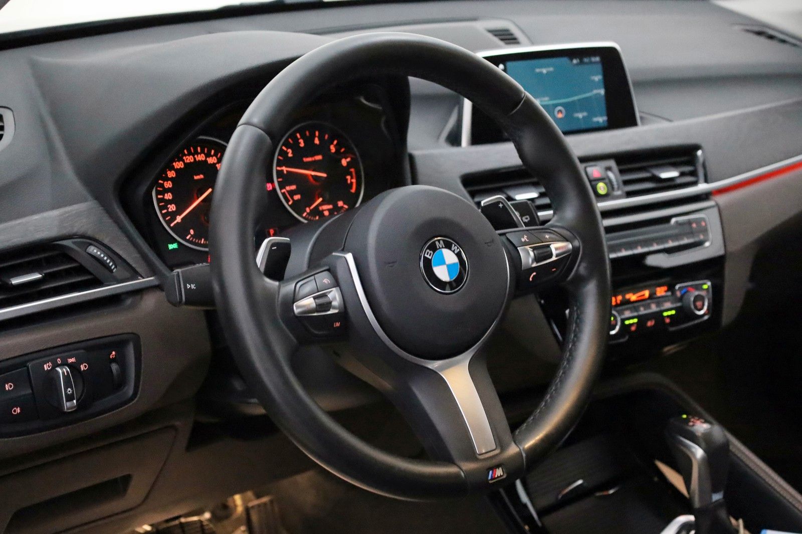 Fahrzeugabbildung BMW X1 xDrive 20 i xLine Leder,Navi,LED,Panorama,SH