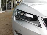 Skoda Superb Combi+LEDER+SHZ+AHK+Standheizung - silberne Skoda Superb