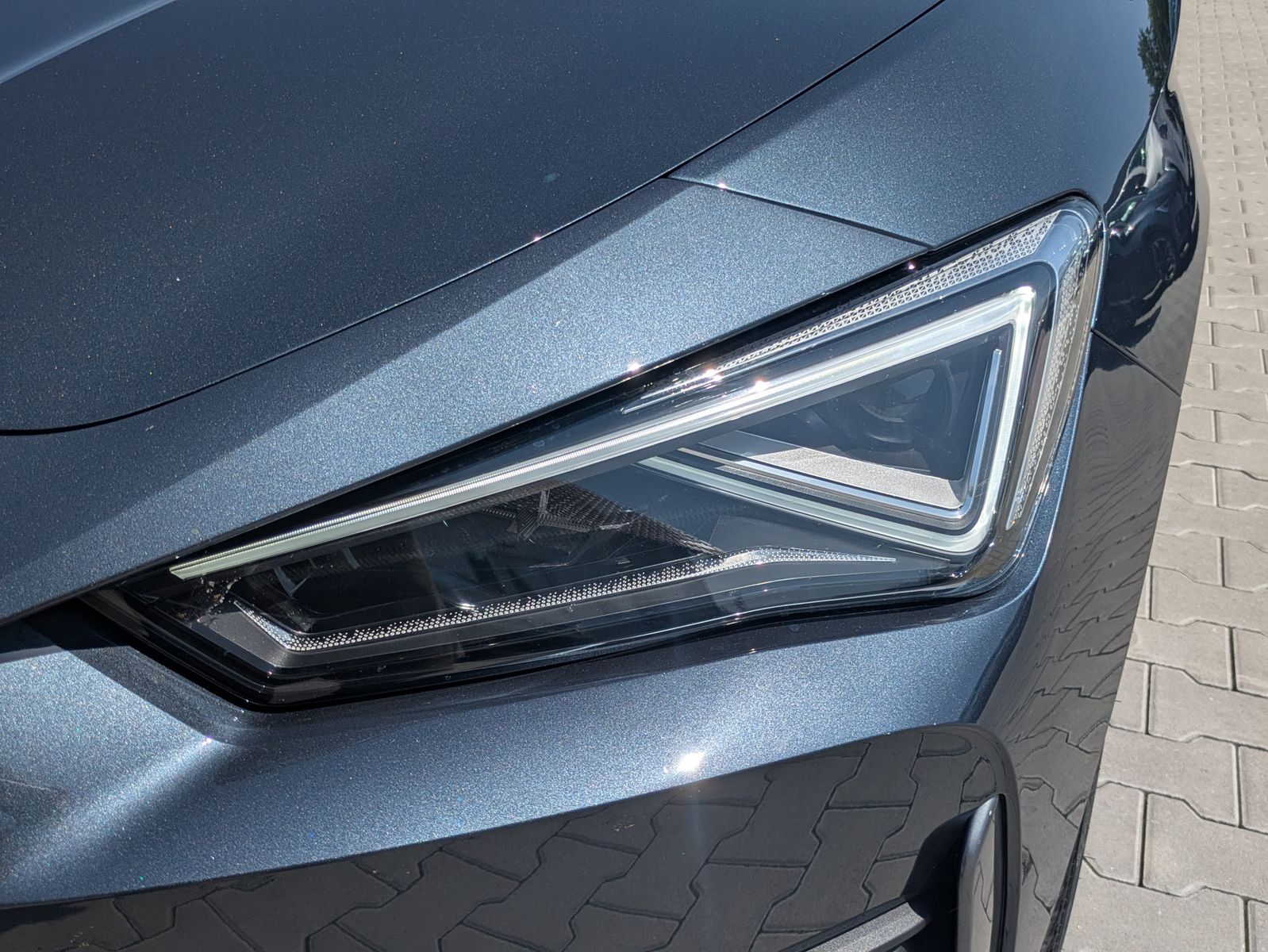 Fahrzeugabbildung CUPRA Leon 1.5 eTSI DSG MATRIX-LED*ACC*APP*KAMERA*18"