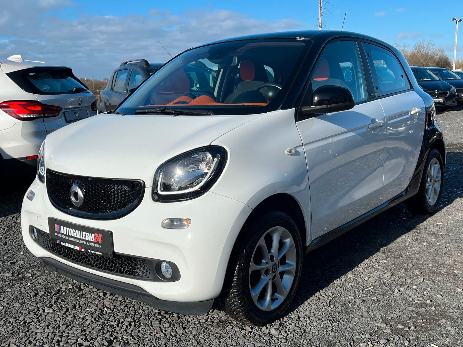 Fahrzeugabbildung Smart ForFour 1.0 passion 52kW Navi Klimaaut. Tempomat