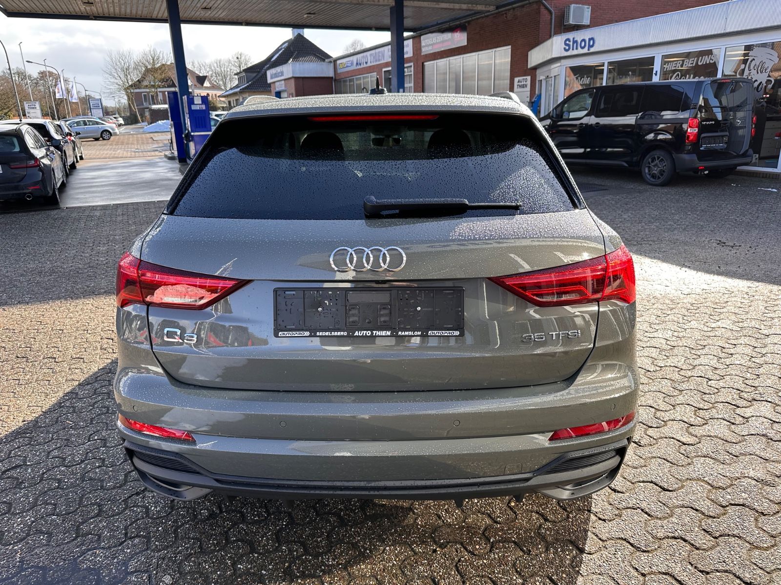 Fahrzeugabbildung Audi Q3 35 TFSI S line S Tronic Navi/ACC/SHZG/LED/PDC