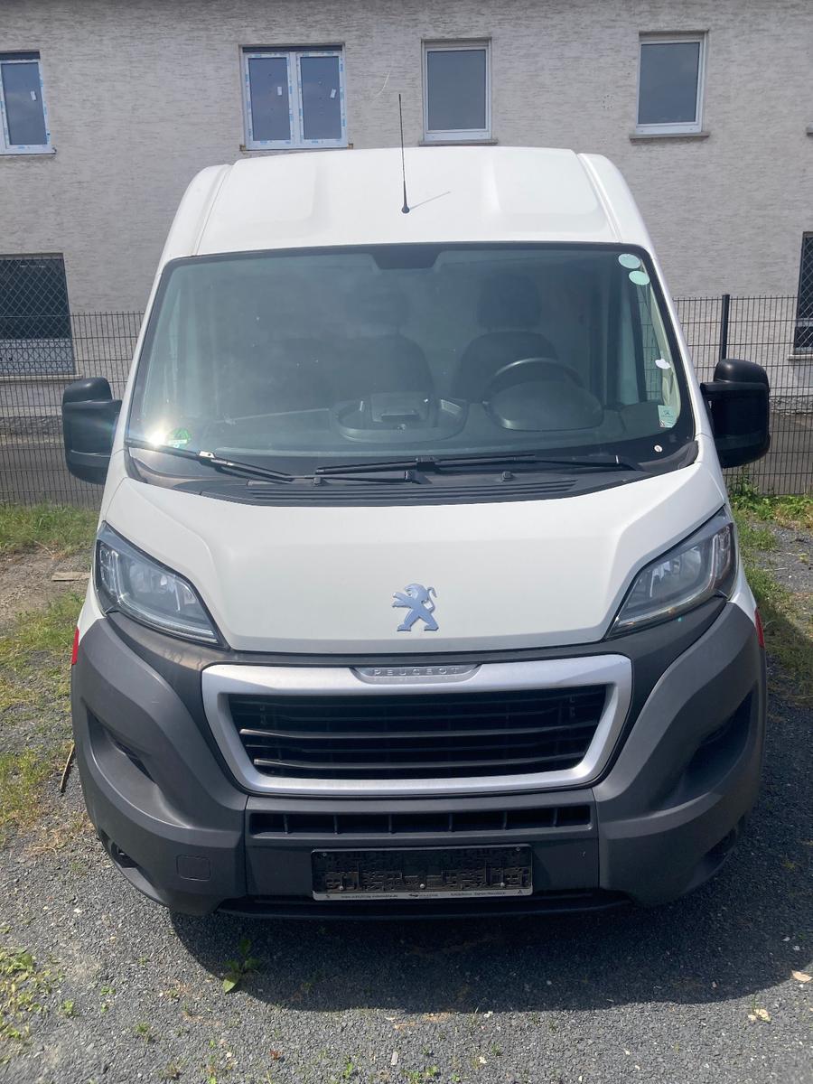 Peugeot Boxer Kasten Hochraum 330 L2H2 mit Laderampe