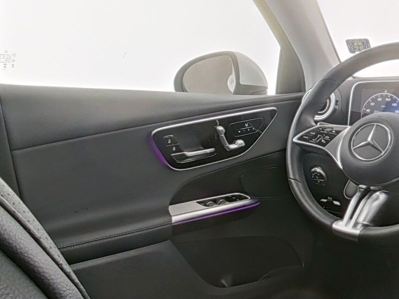 Fahrzeugabbildung Mercedes-Benz GLC 300 e 4M Coupé Avantgarde AHK+360°+Distronic