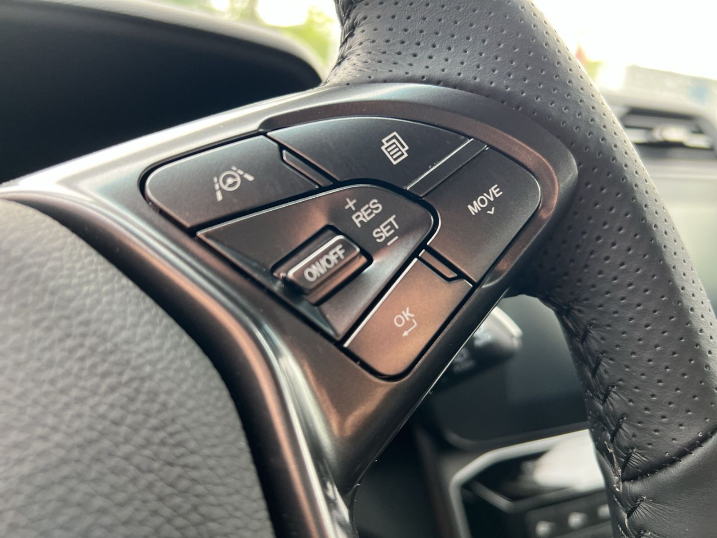Fahrzeugabbildung KGM Tivoli Nomad MT Navi CarPlay DAB SHZ Spurhalte.