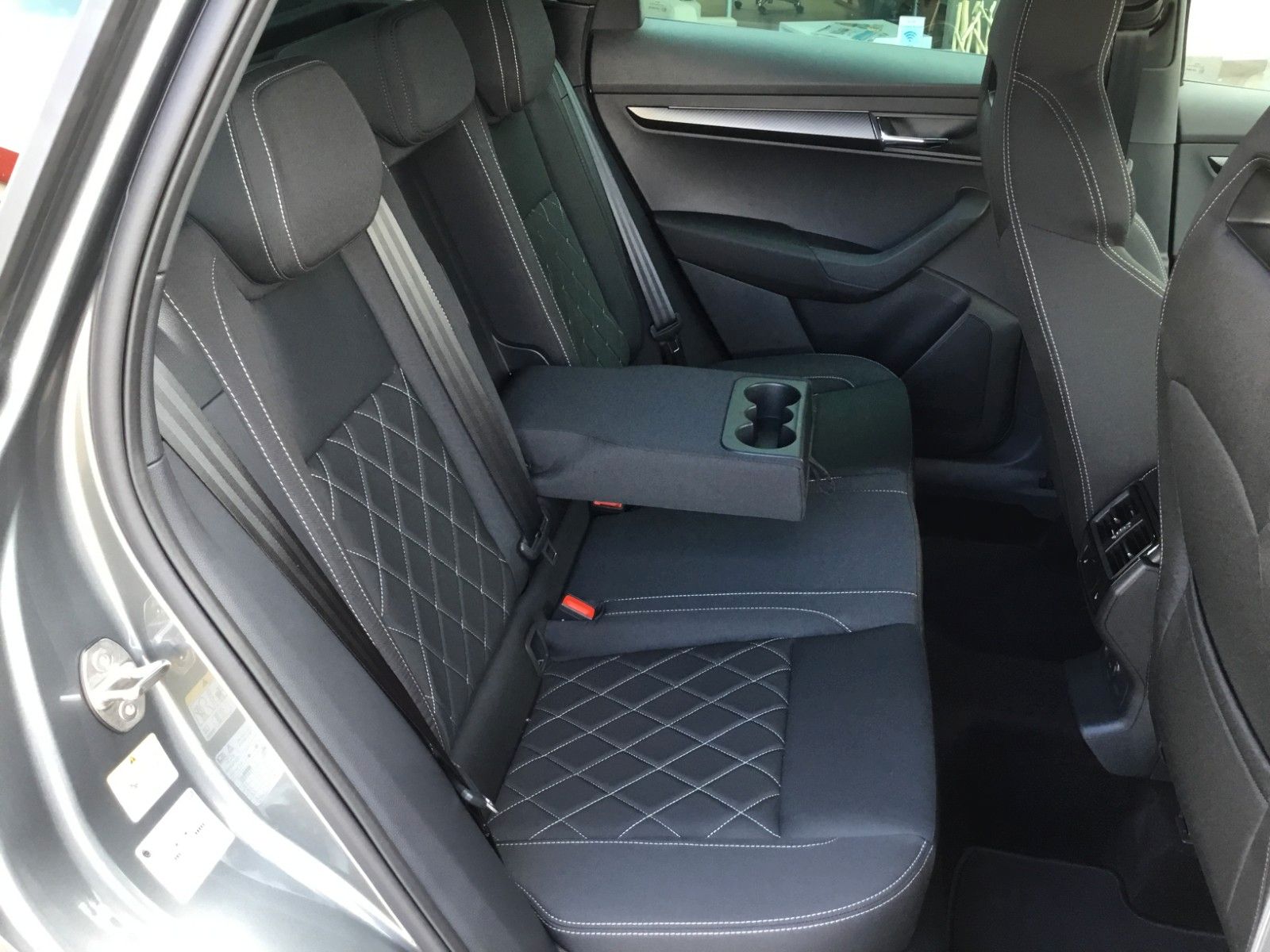 Fahrzeugabbildung SKODA Karoq 2.0l TSI DSG 4x4 Sportline+AHK+Matrix+Pano