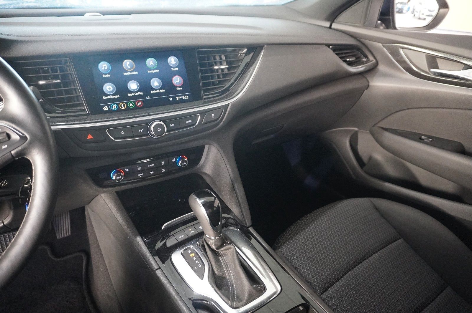 Fahrzeugabbildung Opel Insignia B ST 2.0T ELEGANCE NAVI/LED/VIRT./DAB+