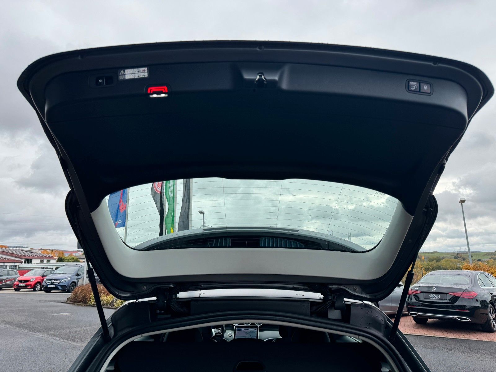 Fahrzeugabbildung Mercedes-Benz C 220 d T AVANTGARDE AHK+Memory+HUD+Distr+Keyles