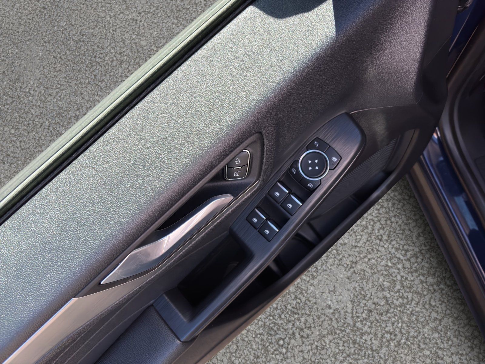 Fahrzeugabbildung Ford Kuga 2.5 PHEV Plug-In Hybrid Titanium