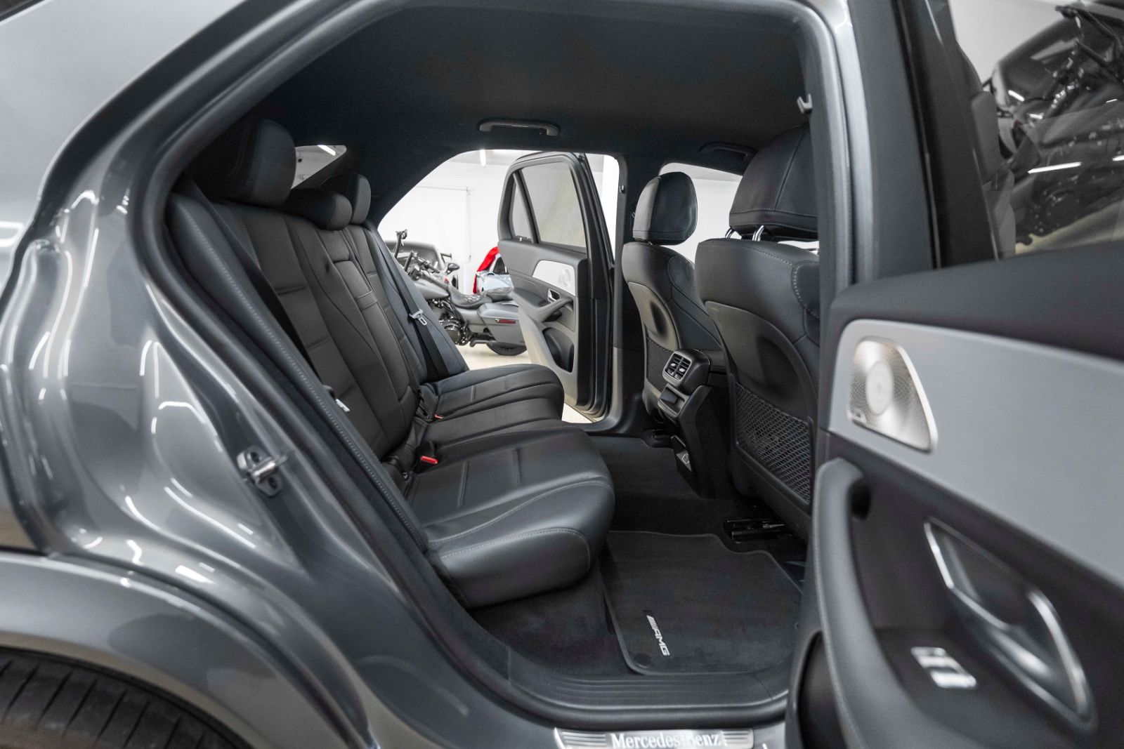 Fahrzeugabbildung Mercedes-Benz GLE 350de 4Matic AMG 3D KAM BURMESTER ACC LUFT