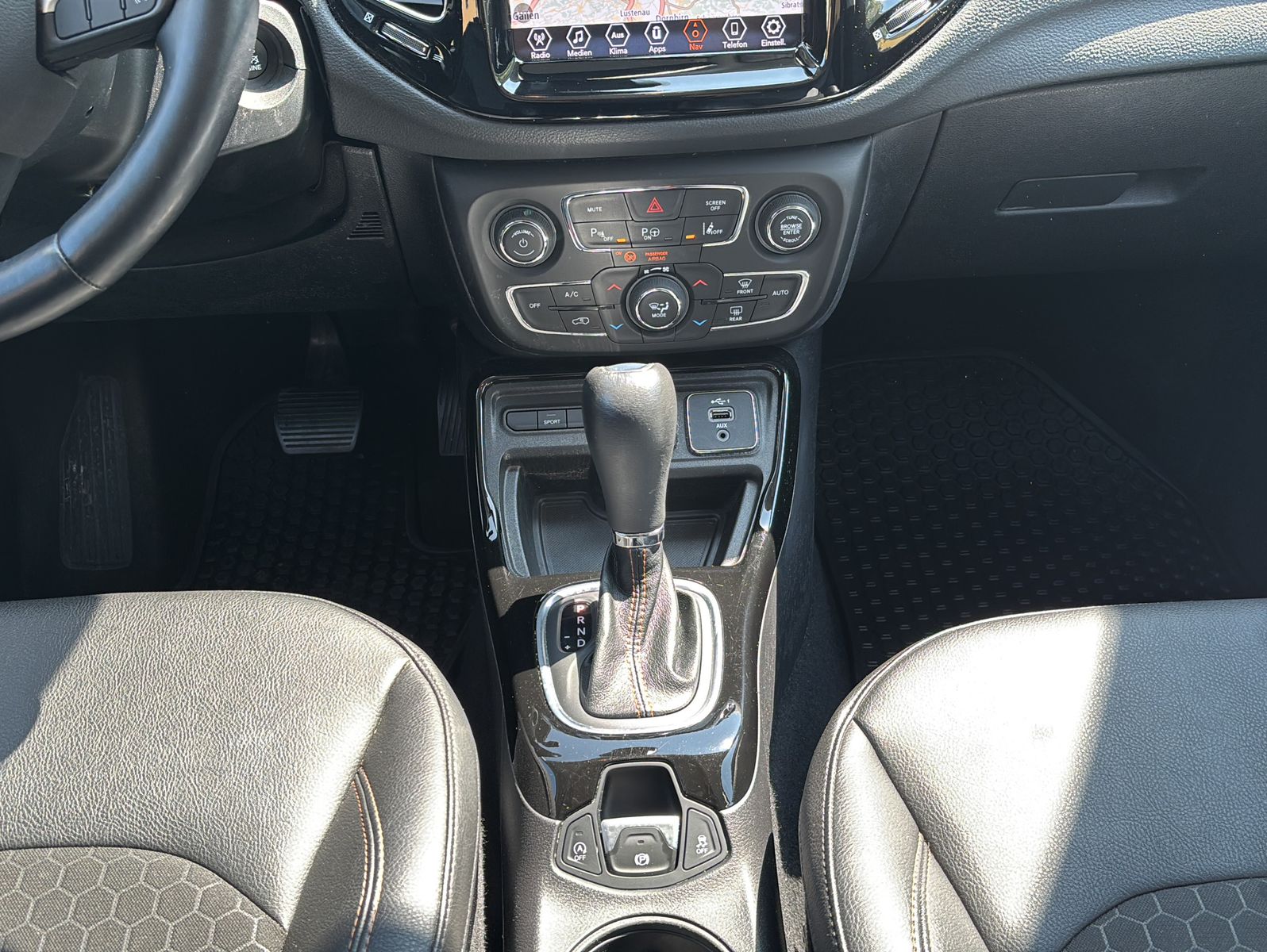 Fahrzeugabbildung Jeep Compass 1.3 T-GDI I4 LIMITED DCT 150 PS