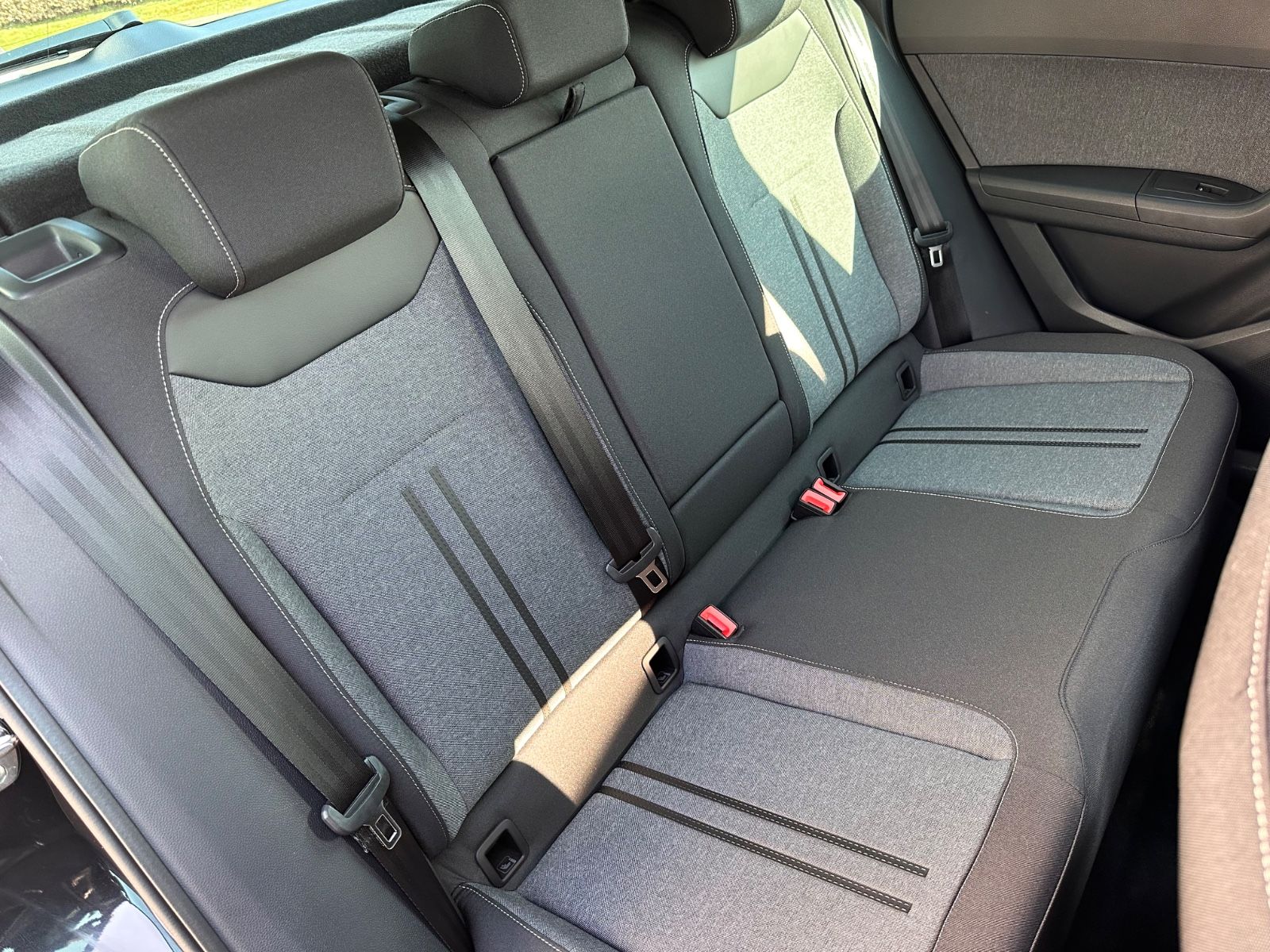 Fahrzeugabbildung SEAT Ateca 1.5 TSI Style DSG AHK/Navi/ACC/LED/SHZ/APP