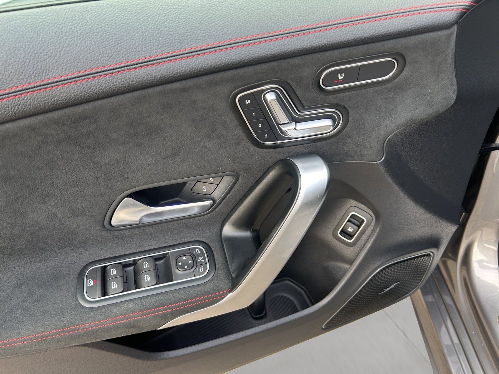 Fahrzeugabbildung Mercedes-Benz CLA 250e SB AMG Prem Burme MLED KeyGo Night 360°