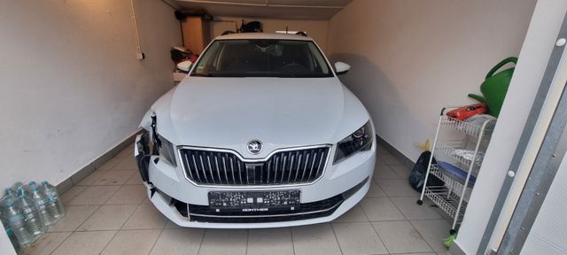 Skoda Superb 2.0 TDI DSG Ambition Combi Ambition