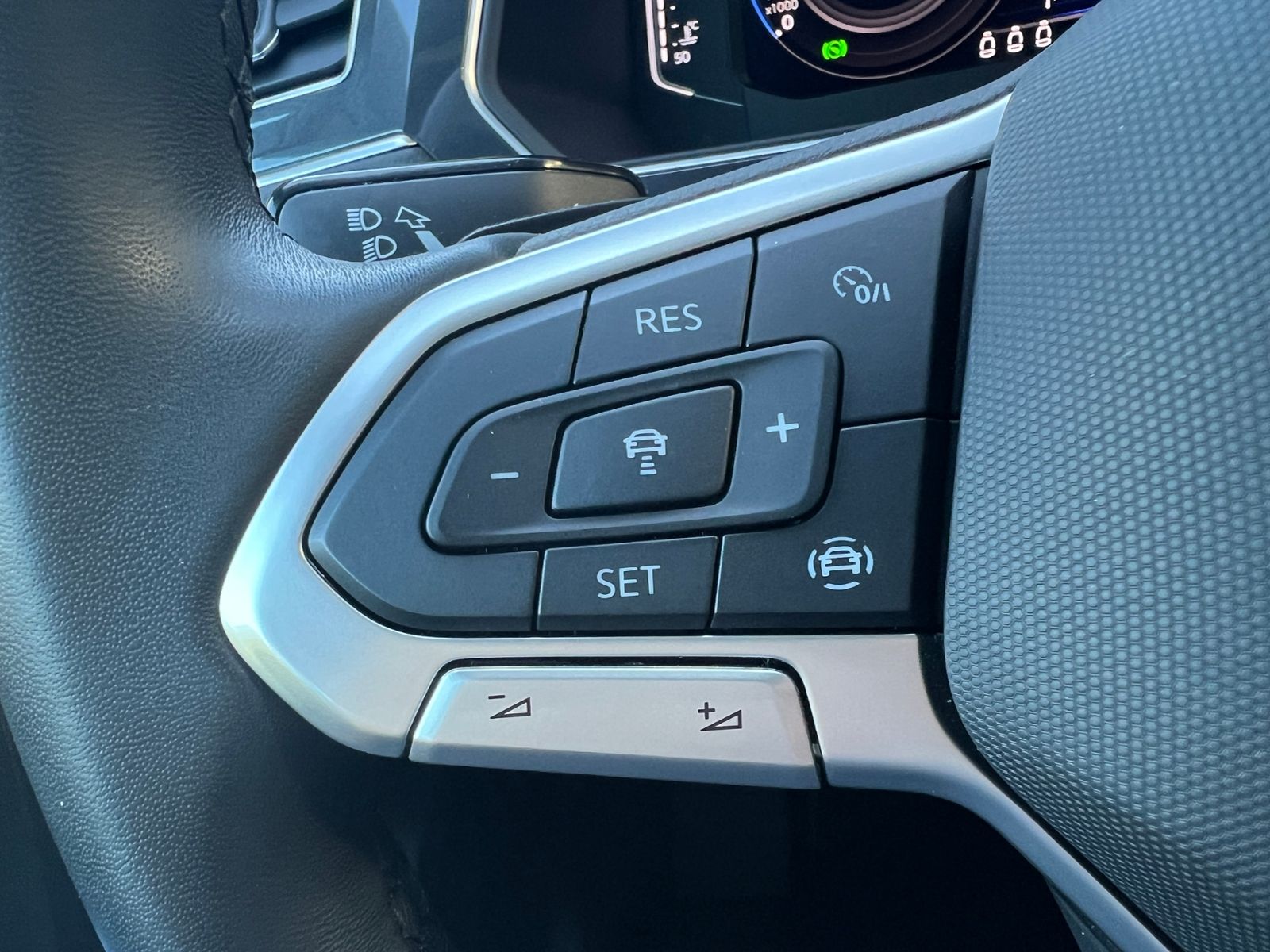 Fahrzeugabbildung Volkswagen Tiguan Elegance 2.0 TSI DSG 4MOTION *AHK, Matrix