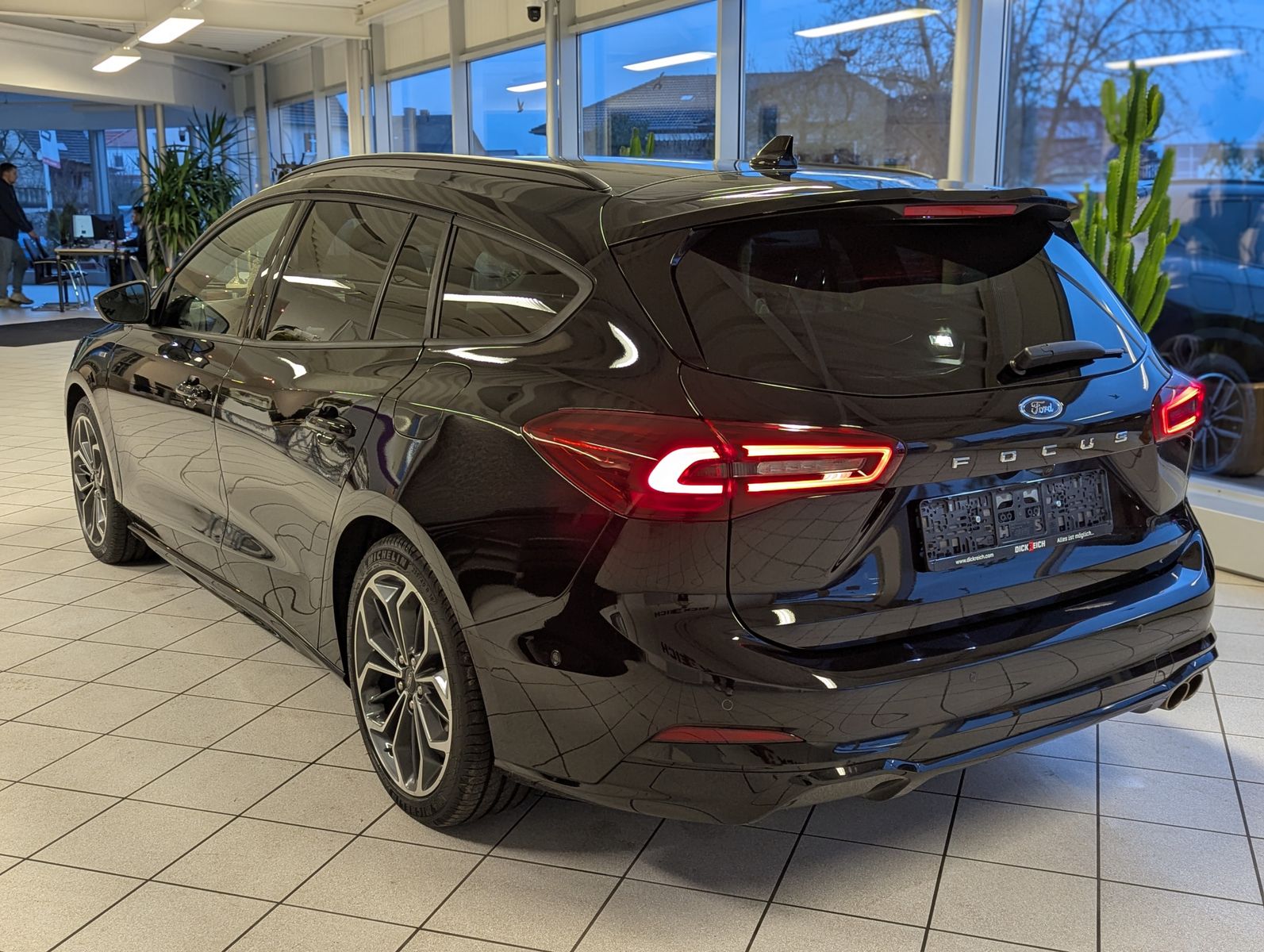 FORD Focus 1.0 ST-Line X EB Matrix Cam B&O Pano ACC - Image 5