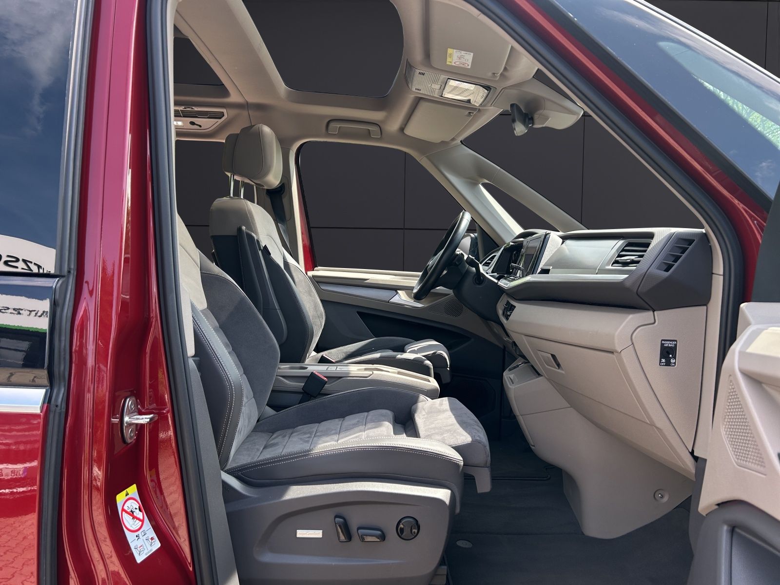 Fahrzeugabbildung Volkswagen T7 Multivan eHybrid ENERGETIC  DSG LED STANDH NA