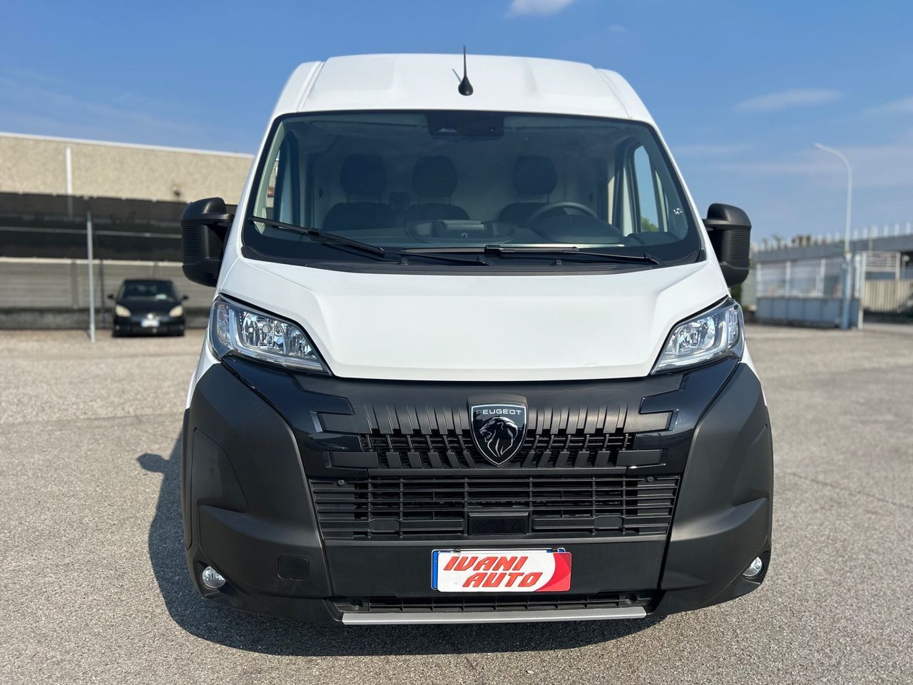 Peugeot Boxer 33 2.2 BlueHDi 140 S&S PM-TM Furgo imagem 3