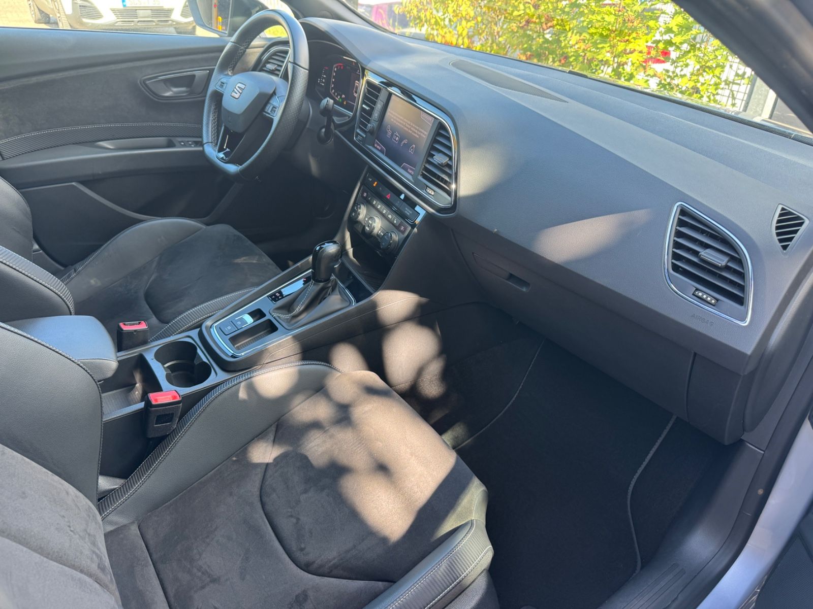 Fahrzeugabbildung SEAT Leon Cupra 290 Panorama+LED+Navi+BeatsAudio