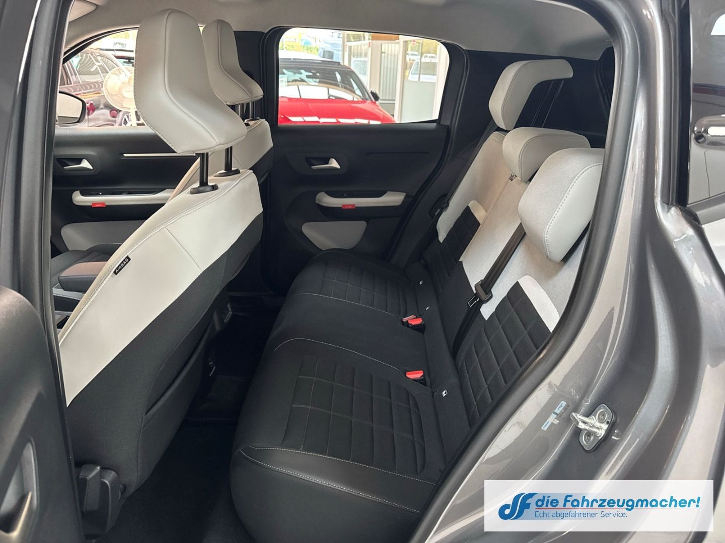 Fahrzeugabbildung Citroën C3 E 113 MAX HUD Navi Soundsystem LED Apple CarP