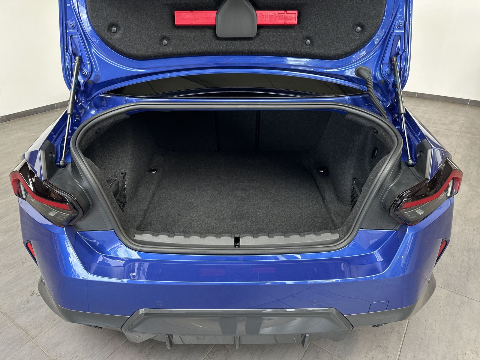 Fahrzeugabbildung BMW 220i Coupé M-Sport NAV+LED+PANO+VCOCK+DA+KAM+2HD