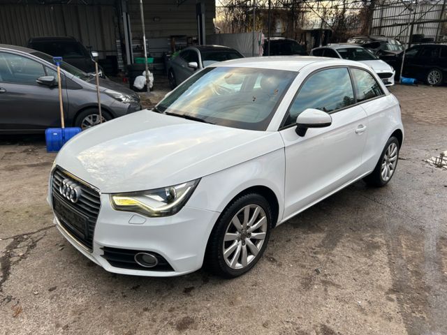 Audi A1 1.6 TDI 66kW Ambition  NAVI SITZHEIZUNG