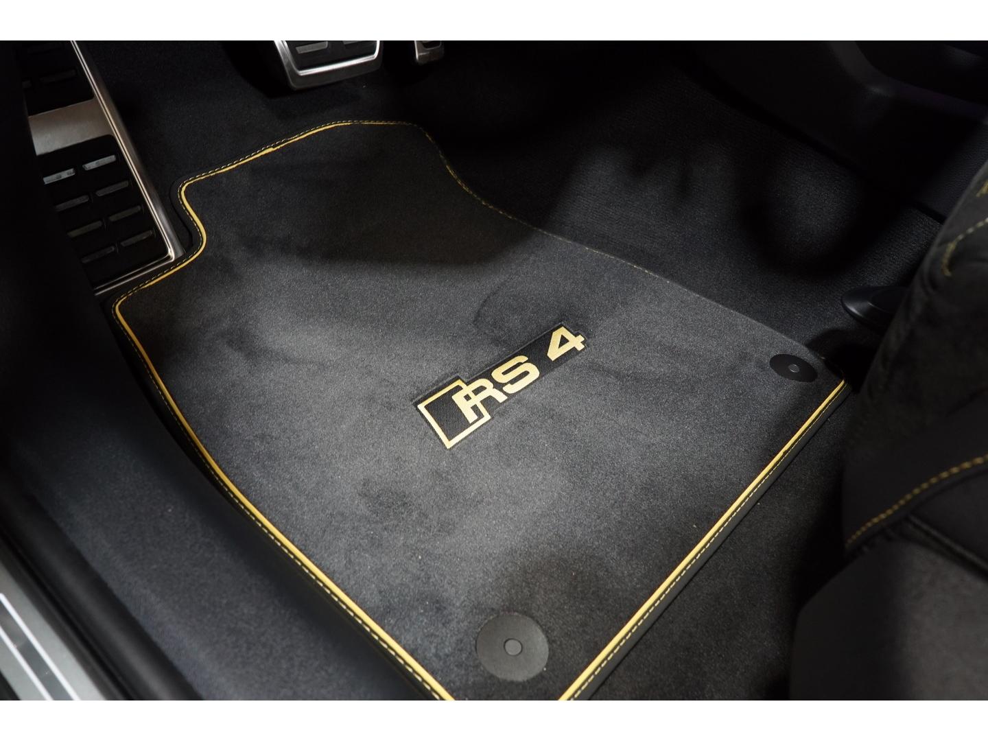 Audi RS4 Avant EDITION 25 YEARS CARBON KERAMIK 300 KM