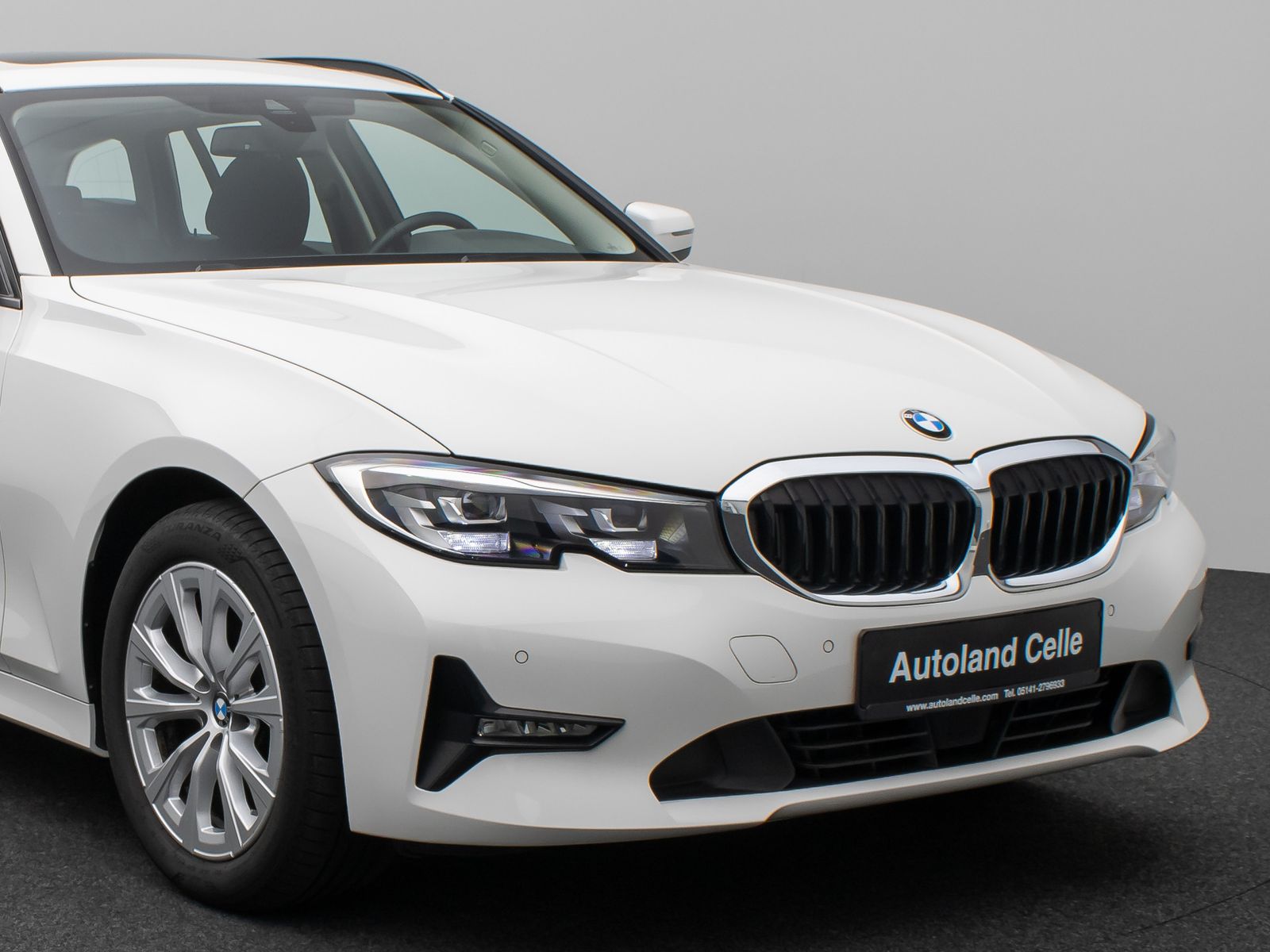Fahrzeugabbildung BMW 320d Panorama DAB HiFi Stop&Go Alarm AHK PDC
