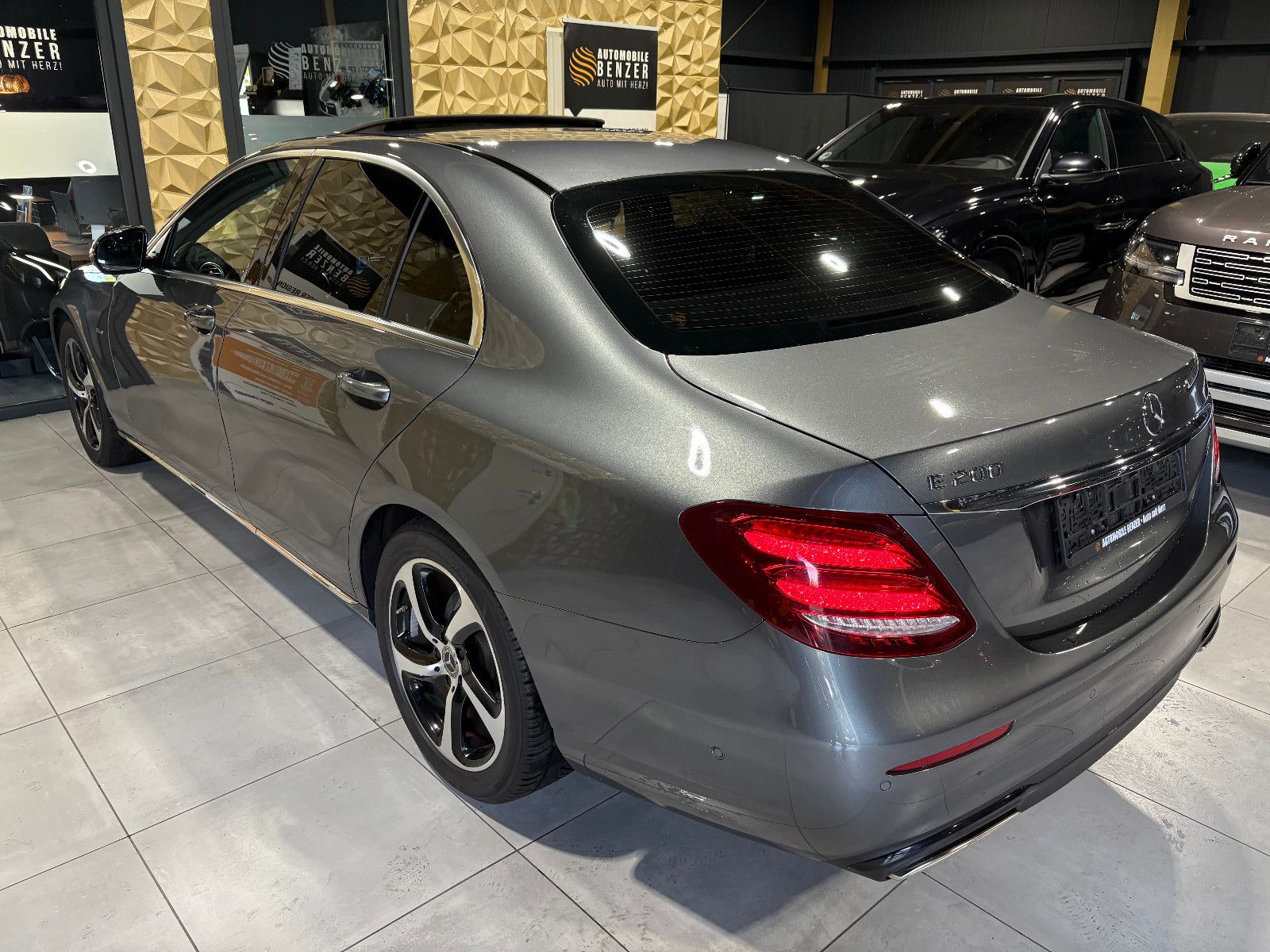 Fahrzeugabbildung Mercedes-Benz E 200 Lim./PANO/AMBIENTE/APPLE/SHZ/KLIMA/