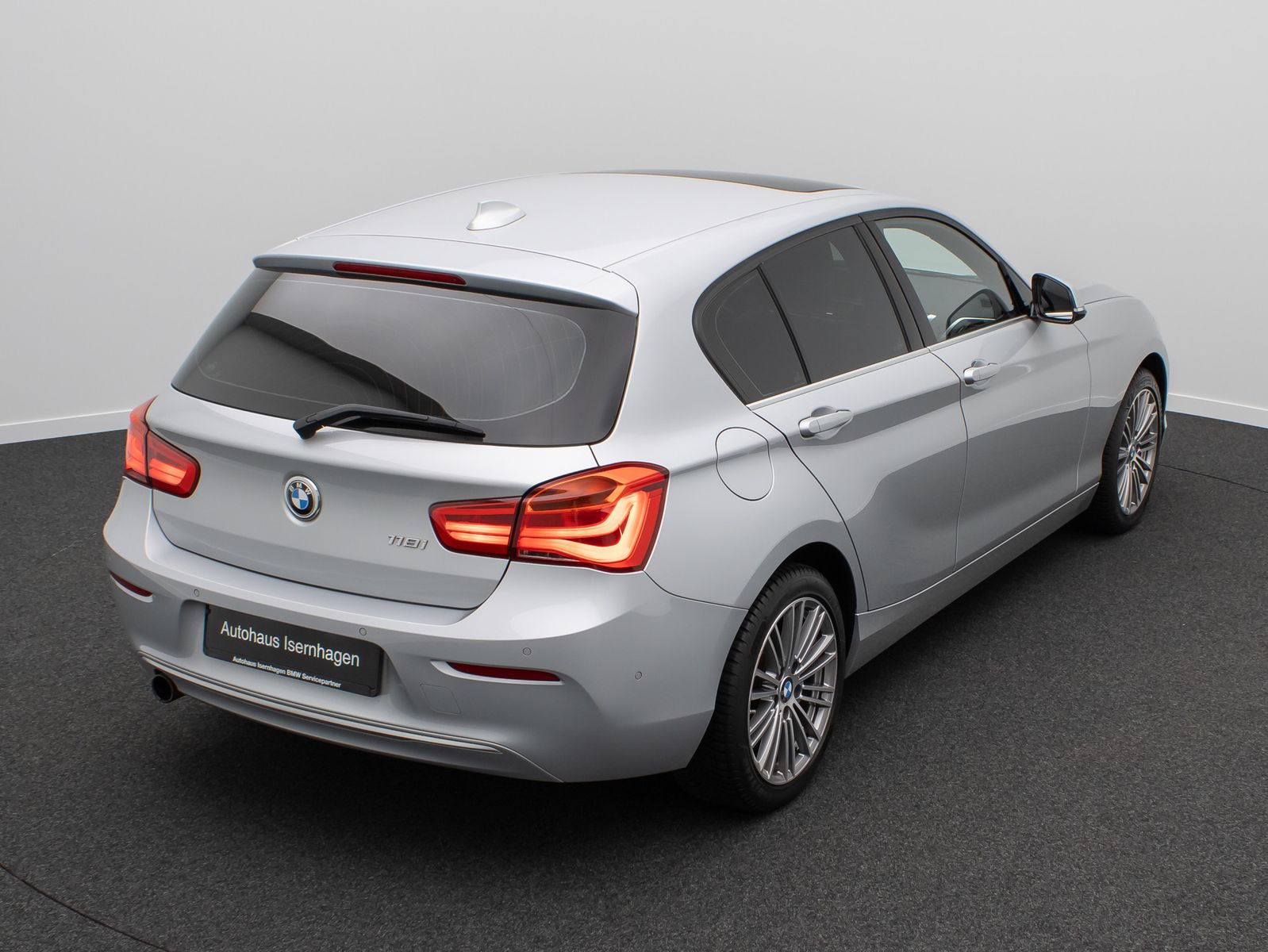 Fahrzeugabbildung BMW 118i Urban Line GSD ParkAss LED DAB NaviBusiness