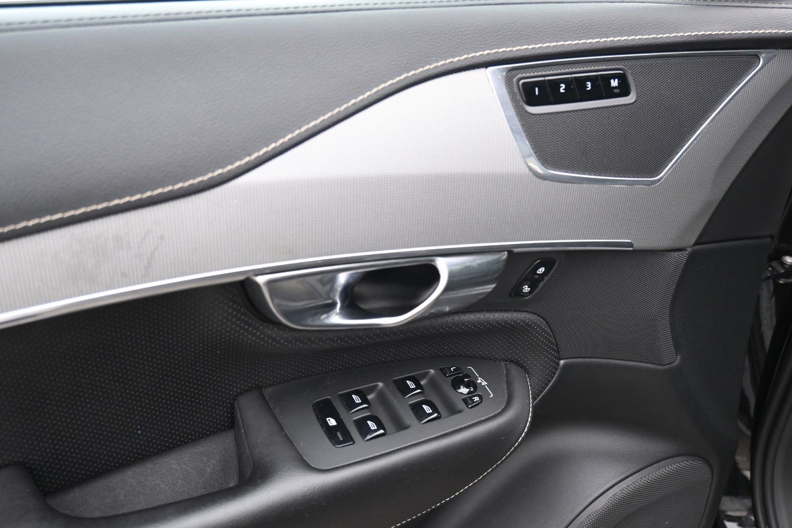 Fahrzeugabbildung Volvo XC90 D5 AWD*R Design*LUFT*PANO*7Si*LED