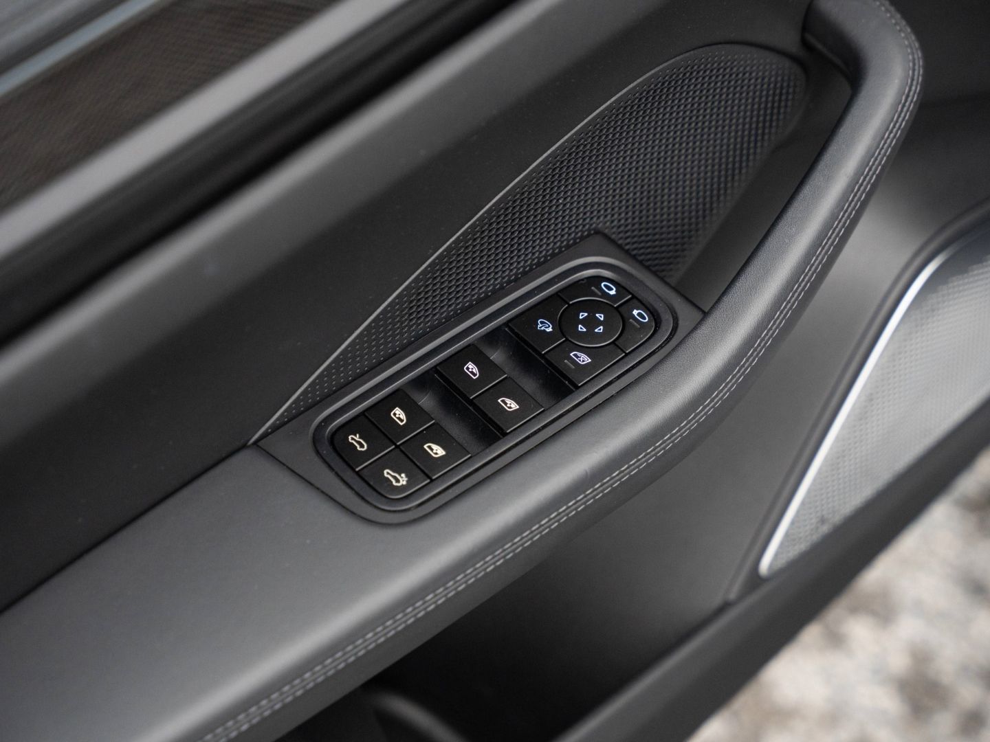 Porsche Macan Electric Turbo Burmester HeadUp InnoDrive foto 19