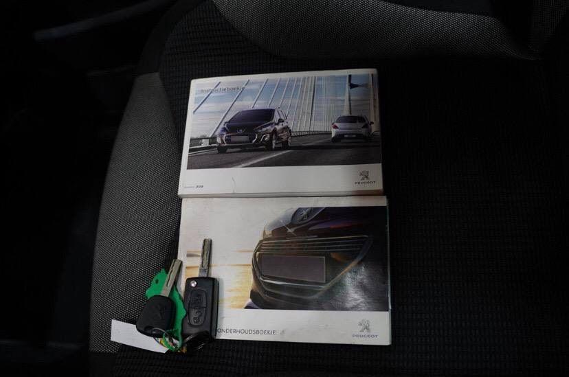 Peugeot 308 2012 — photo 5