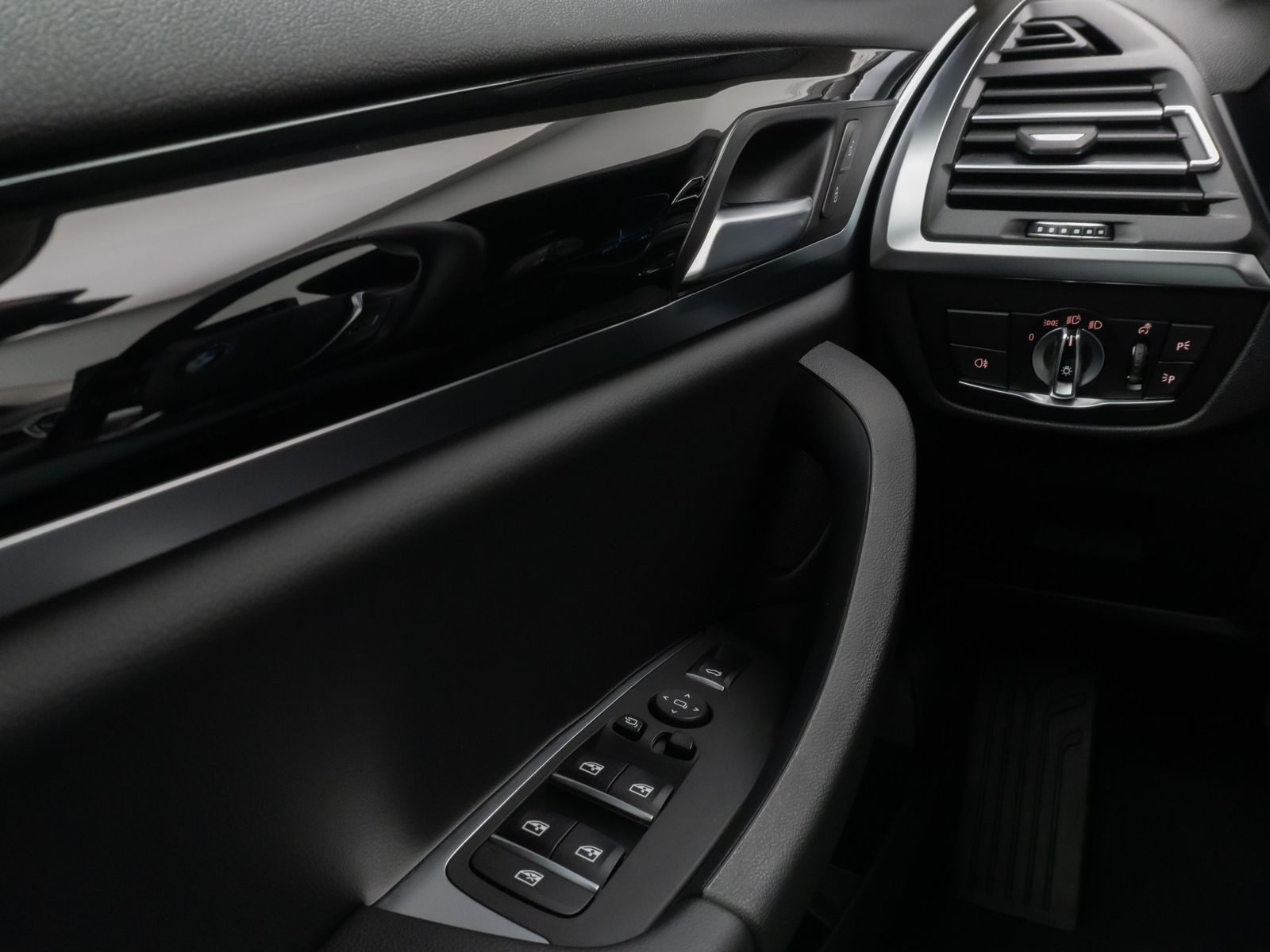 Fahrzeugabbildung BMW X3 xD30e DAB HiFi Kamera Leder Sportstz 18Zoll