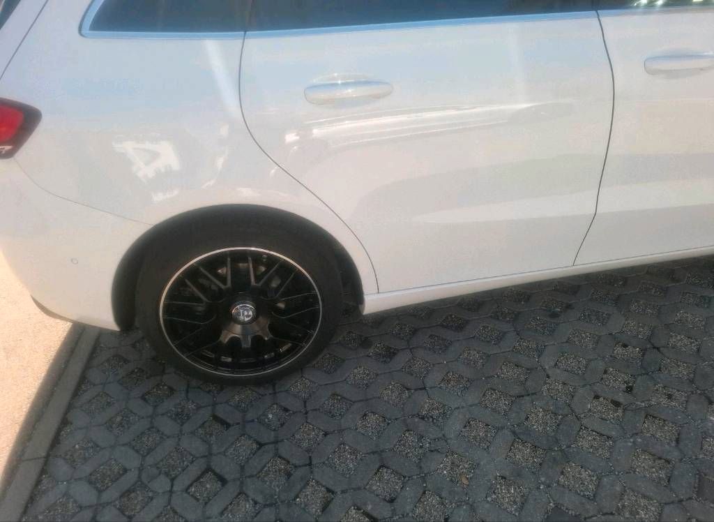Image of Mercedes-Benz B 180
