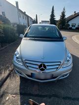 Mercedes-Benz Mercedes B180 mit 42tsd km Original - Mercedes-Benz B 180 Gebrauchtwagen in Karlsruhe