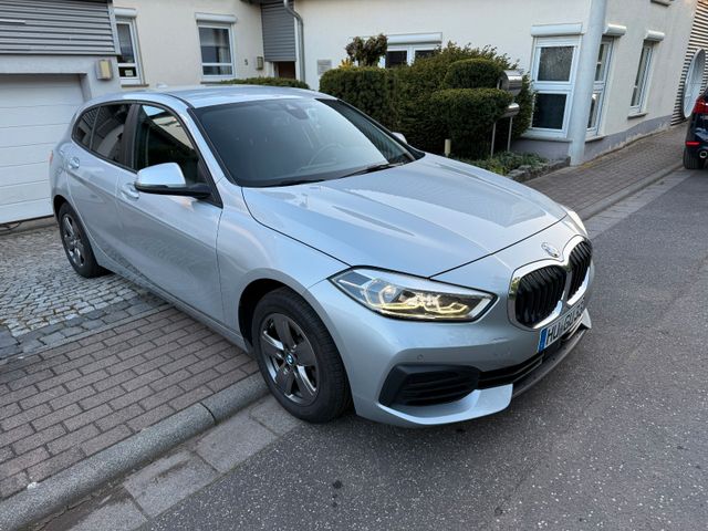 BMW 118d Autom ACC LED AHK PDC Klima Livecock SHZ
