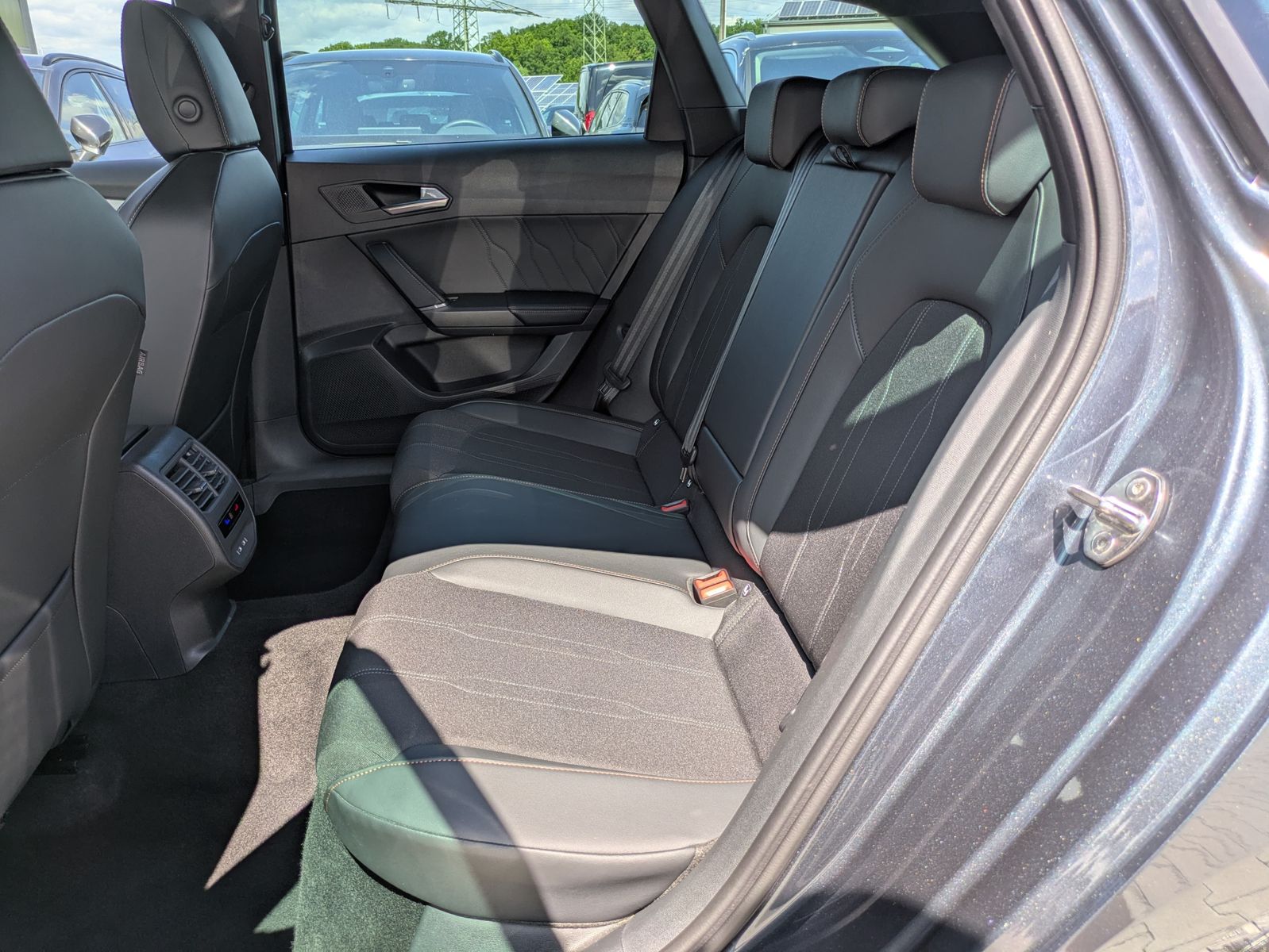 Fahrzeugabbildung CUPRA Leon 1.5 eTSI DSG MATRIX-LED*ACC*APP*KAMERA*18"