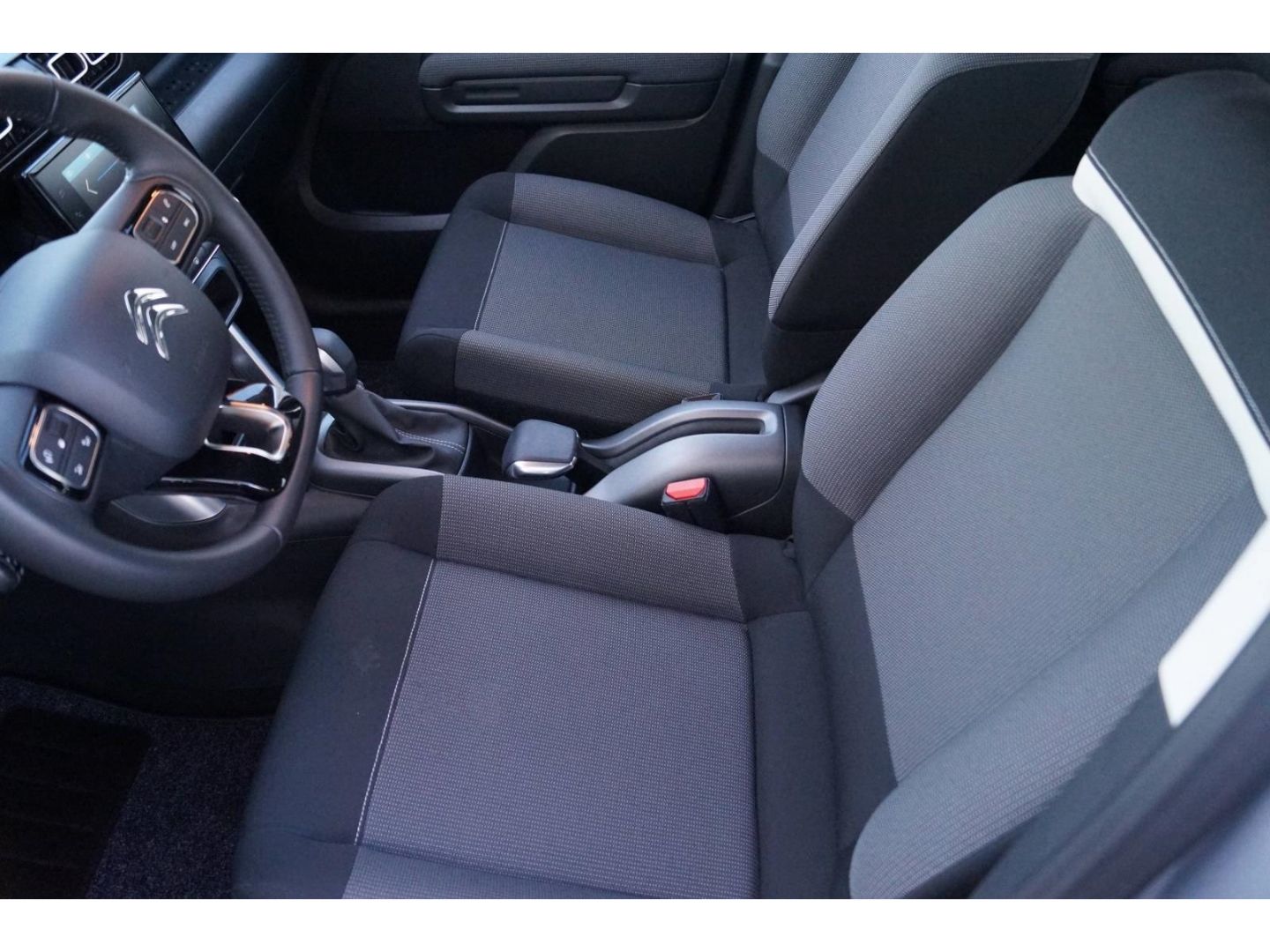 Fahrzeugabbildung Citroën C3 Aircross Feel Pack 1.2 PT 130 EAT6  Navi