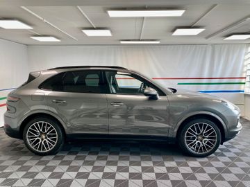Porsche Cayenne - 3