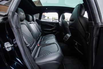2021 Aston Martin DBX — миниатюра 16