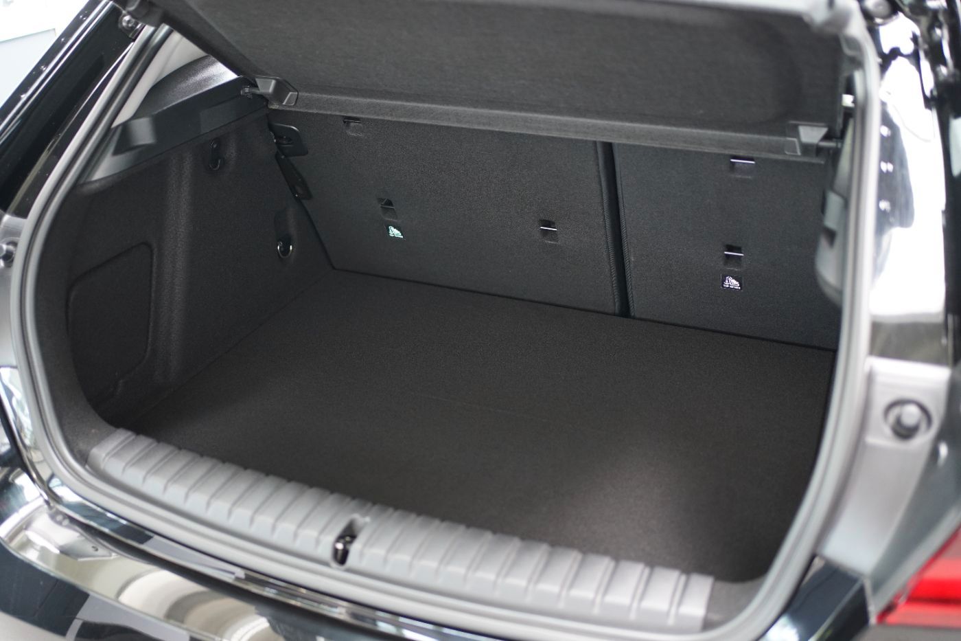 Fahrzeugabbildung BMW 118i Advantage +LED+PDC+LMR+Sport-Lederlenkrad+