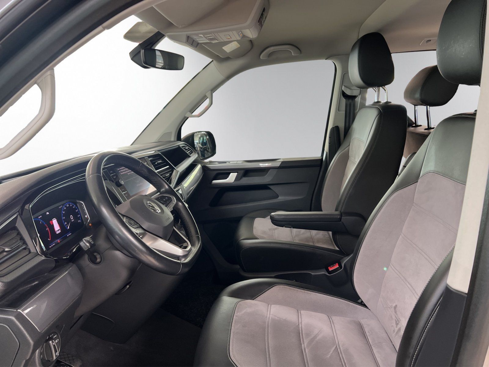 Volkswagen T6.1 Multivan 2,0 TDI Highline FWD foto 9